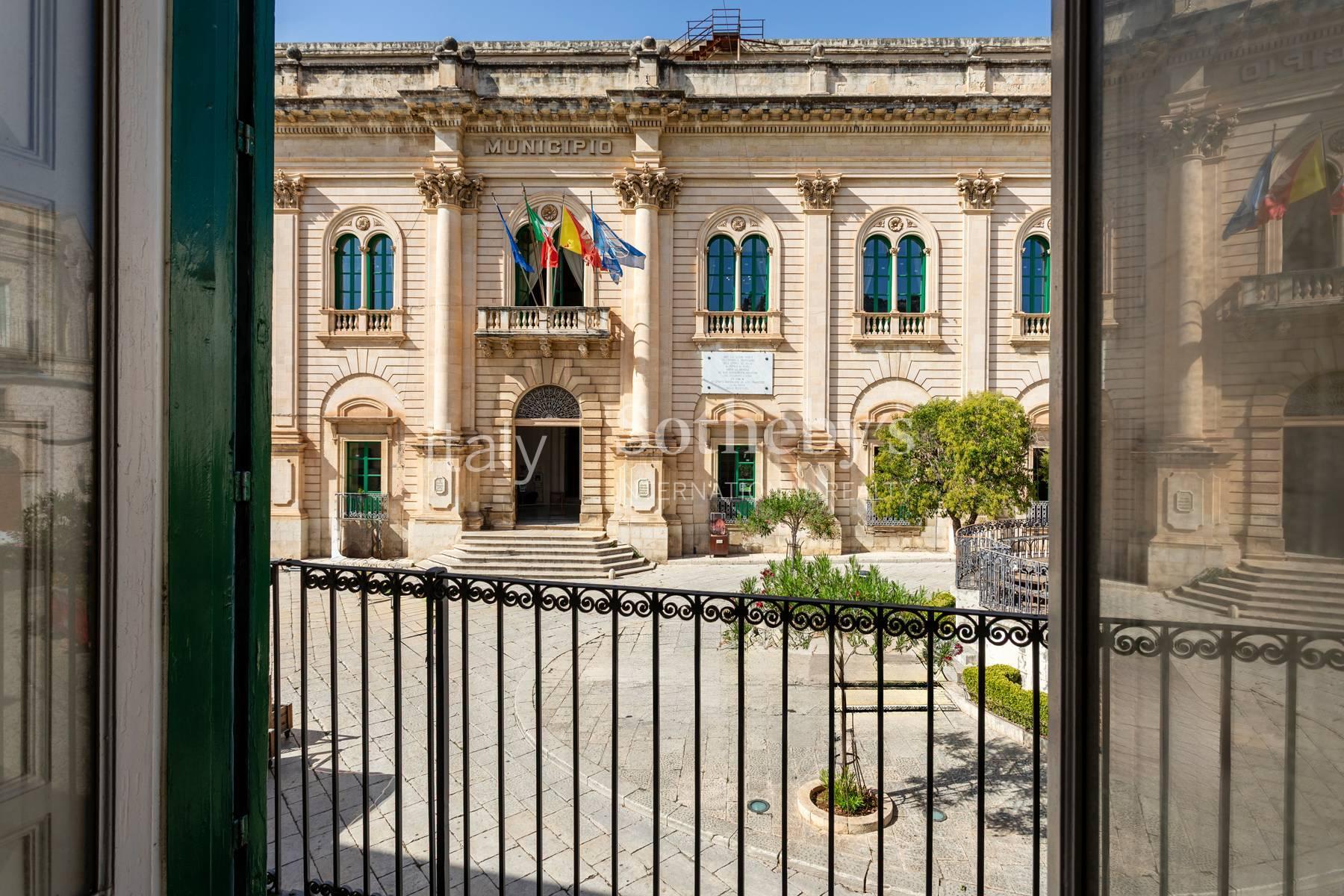 Prestigiosa proprietà con affacci sulla piazza di Scicli - 2