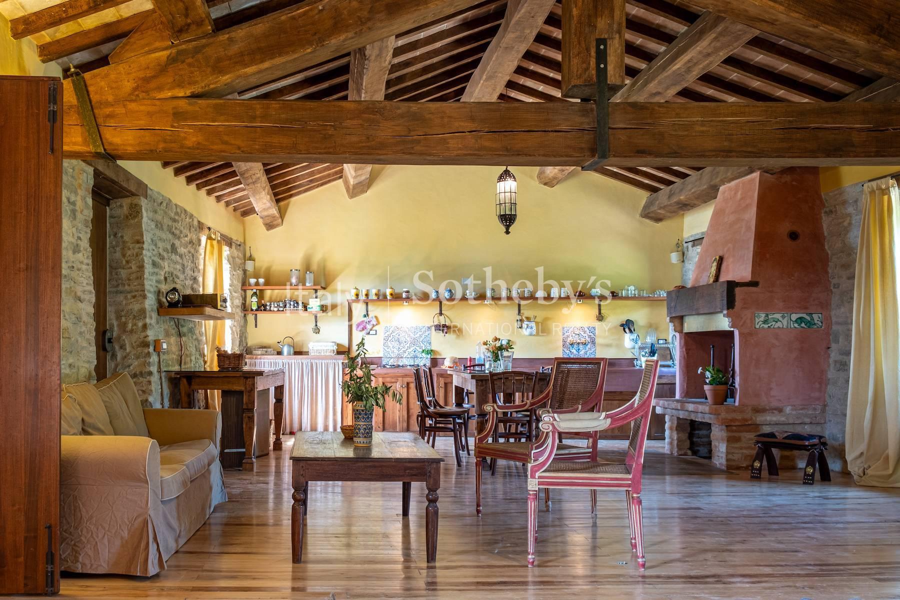Gubbio - Storico casale con vista lago da sogno e piscina, in vendita, Gubbio | Sotheby’s Realty Italy - 11