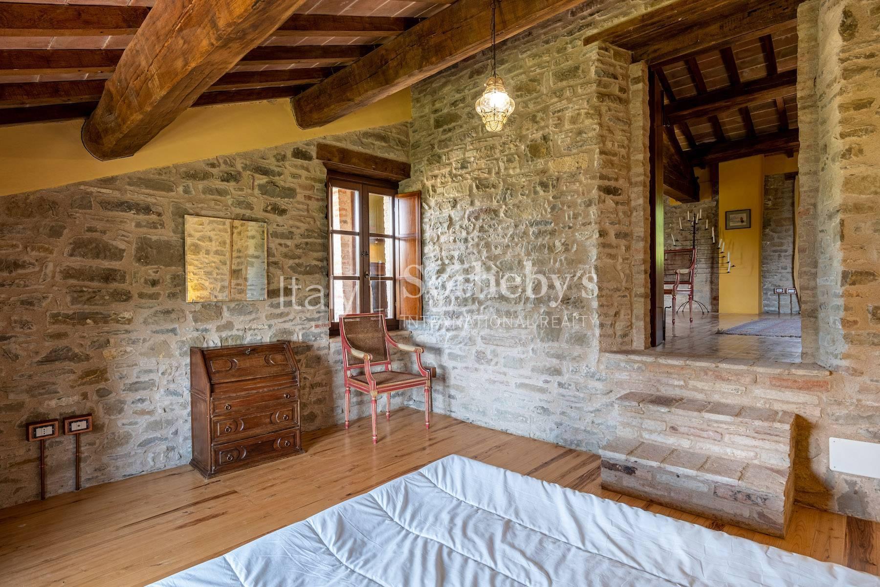 Gubbio - Storico casale con vista lago da sogno e piscina, in vendita, Gubbio | Sotheby’s Realty Italy - 15