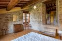 Gubbio - Storico casale con vista lago da sogno e piscina, in vendita, Gubbio | Sotheby’s Realty Italy - 15