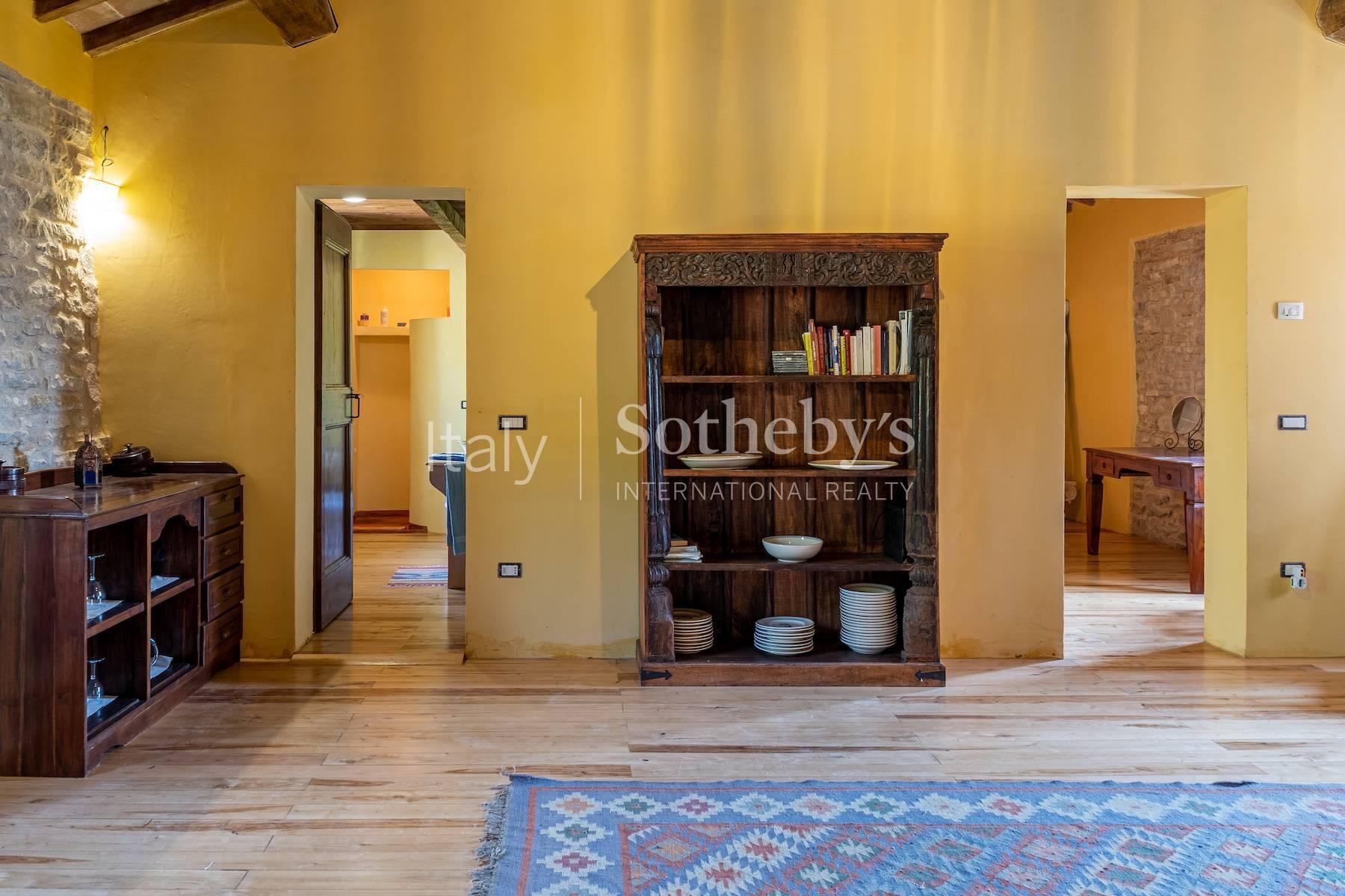 Gubbio - Storico casale con vista lago da sogno e piscina, in vendita, Gubbio | Sotheby’s Realty Italy - 14
