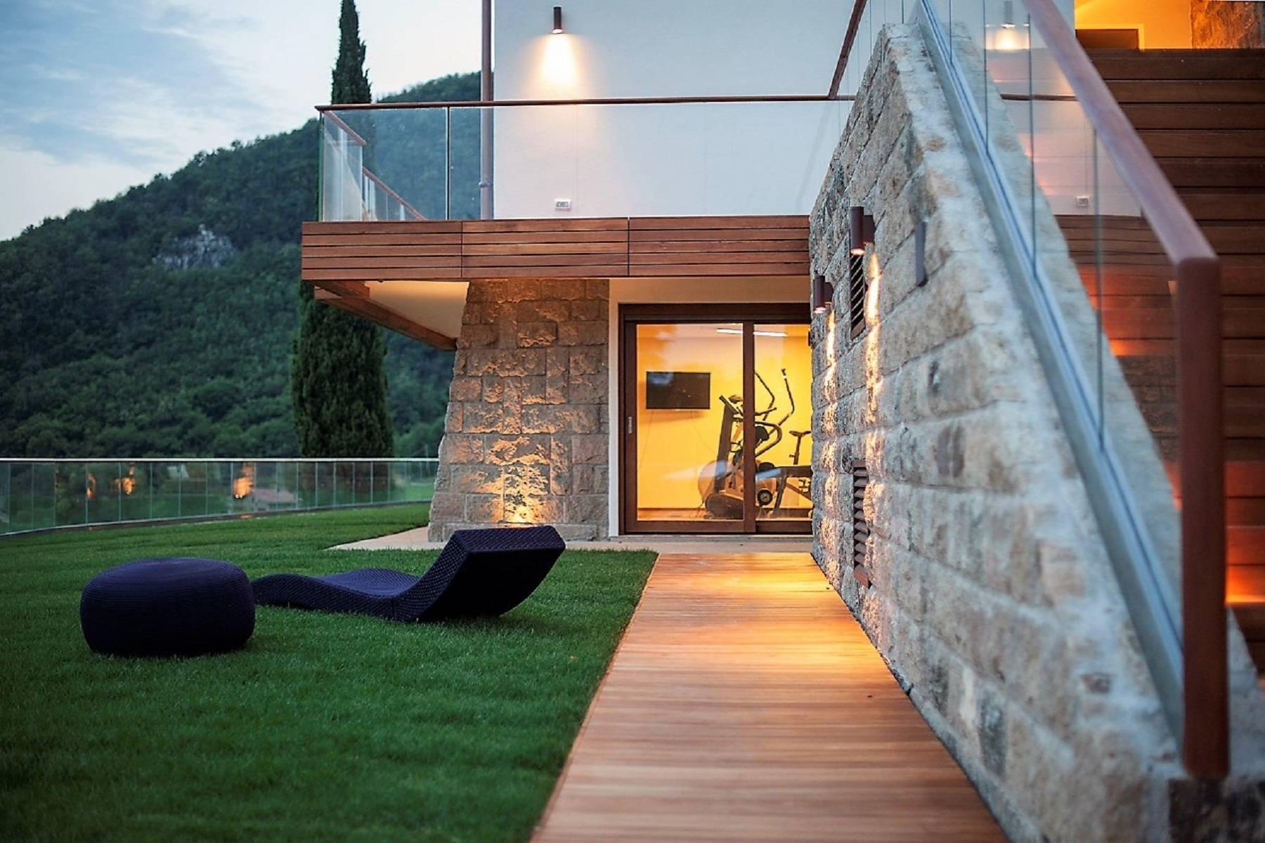 Villa moderna in collina con piscina, eliporto, maneggio e lodge - 6