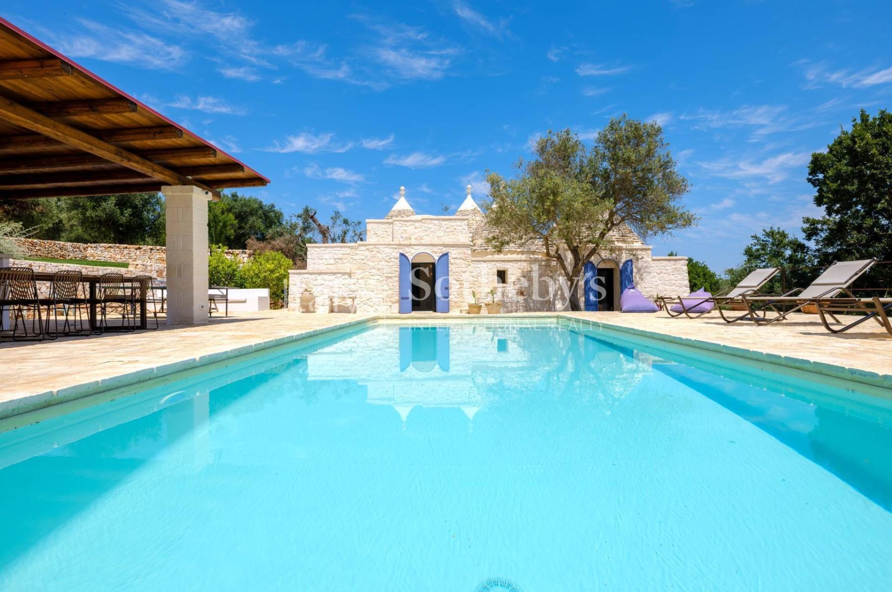 Esclusivo complesso di trulli con piscina immerso nel verde - 2