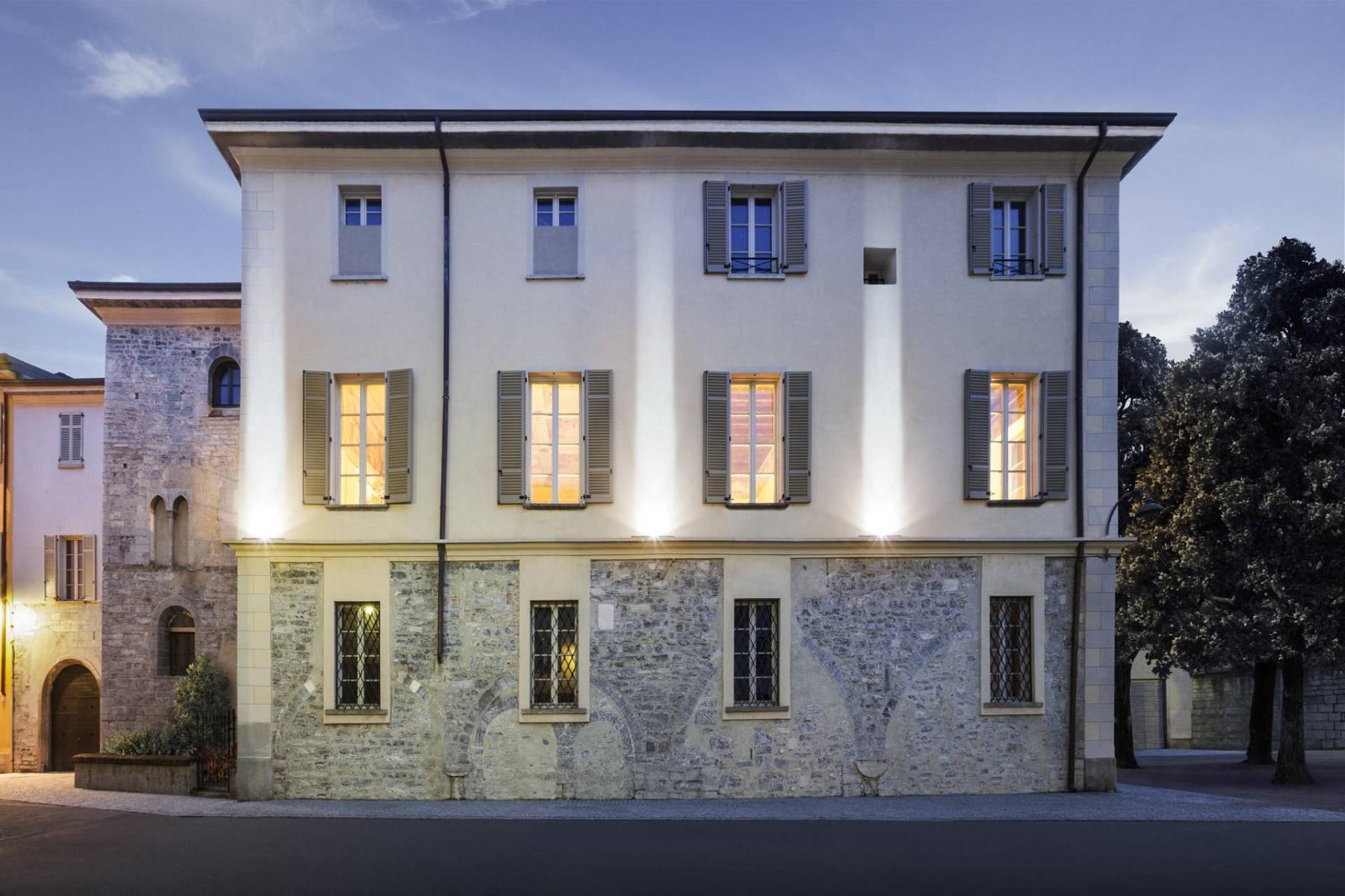 Palazzo Odescalchi: Residenza storica nel cuore di Como - 1